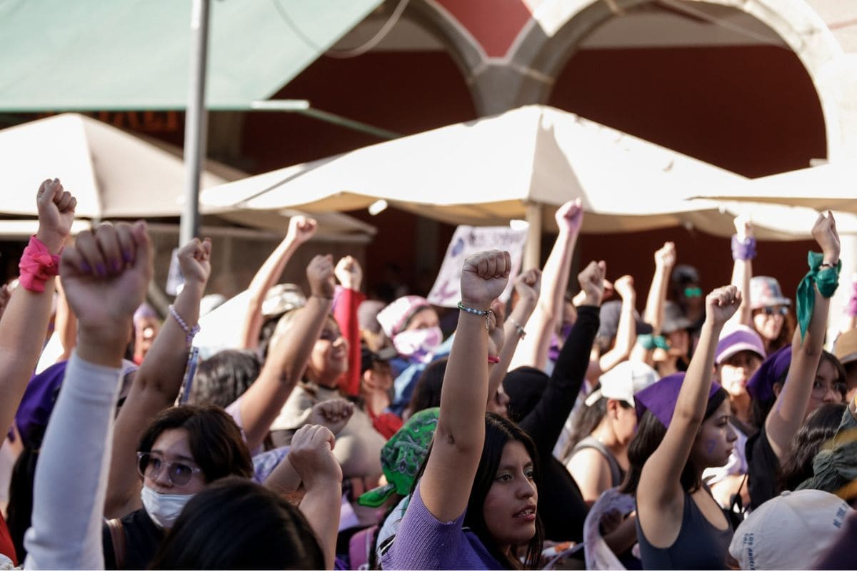 CDH Puebla abre investigación por agresión a fotoperiodista y detención de feministas en la marcha del 8M 1 CDH Puebla investiga agresiones en marcha del 8M