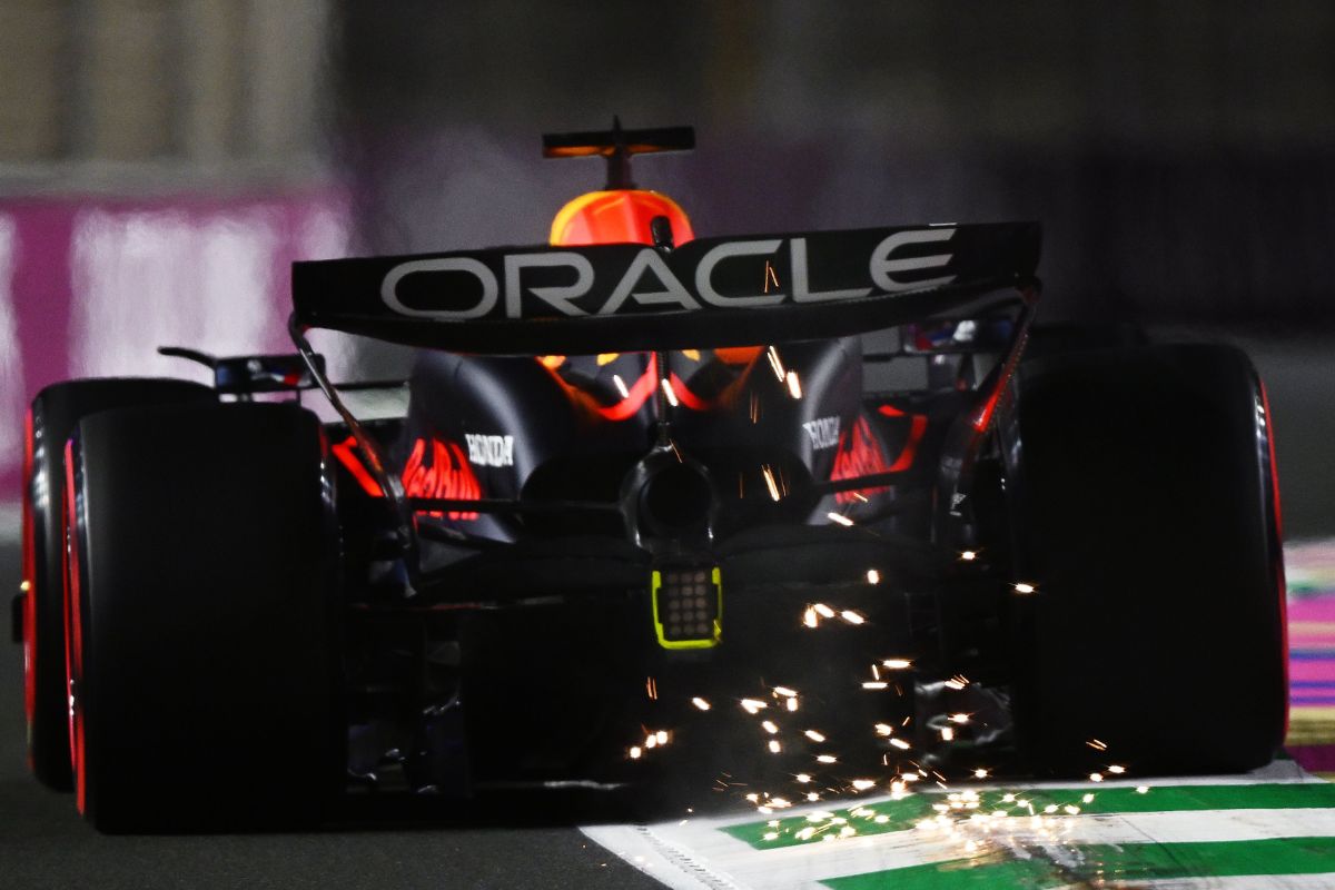 Checo Pérez arrancará en tercer lugar en el GP de Arabia Saudita 1 Checo Pérez arranca tercero en GP de Arabia Saudita