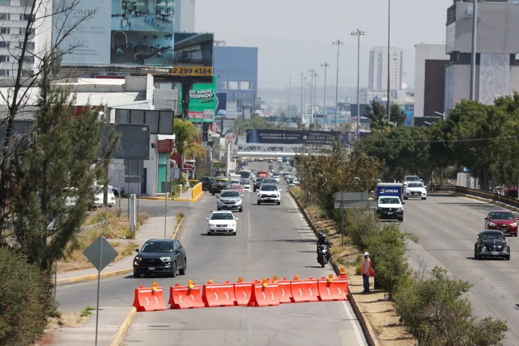 Cierre de la lateral de la Vía Atlixcáyotl