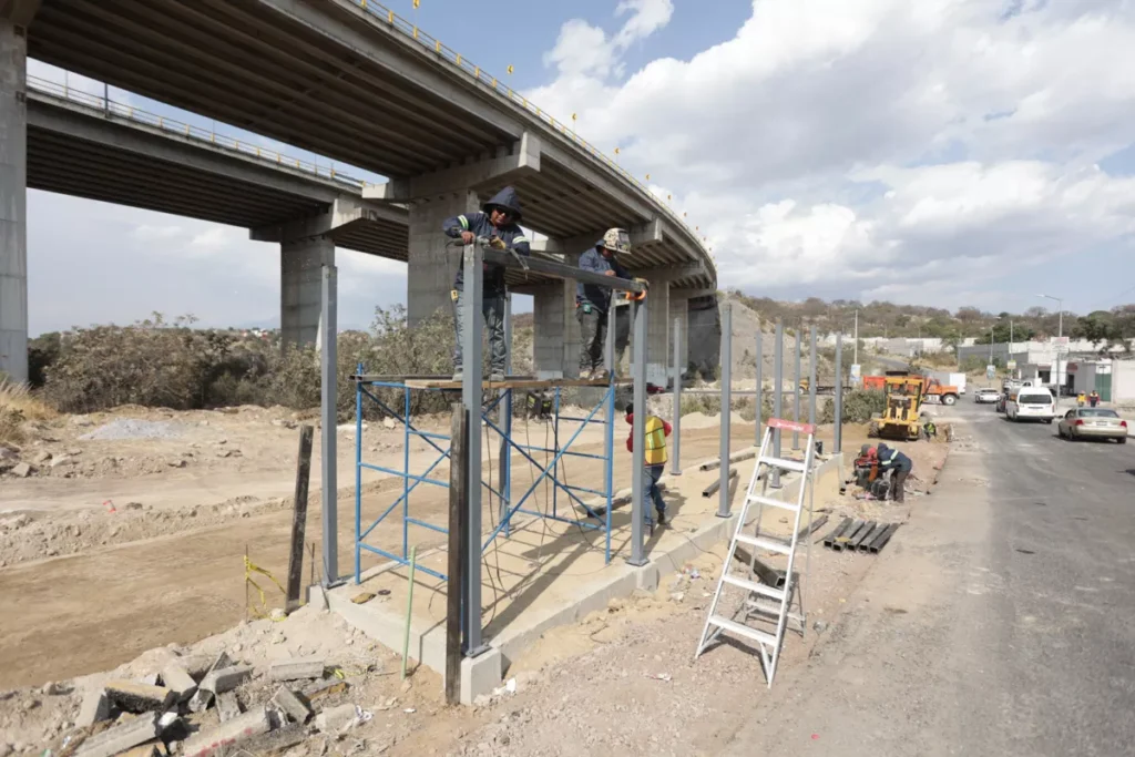 construccion Paraderos Linea 4 RUTA 6