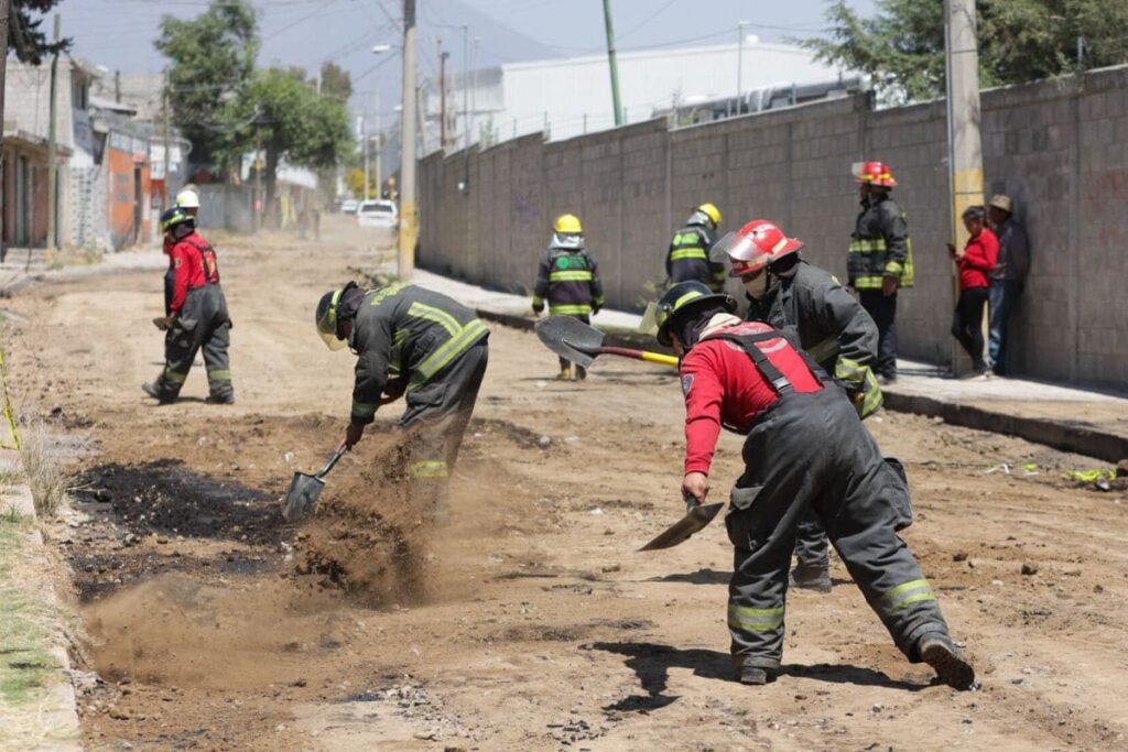 Controlan fuga de combustible en Bosques de Amalucan que provocó desalojo de escuela 7 controlan fuga combustible bosques de amalucan