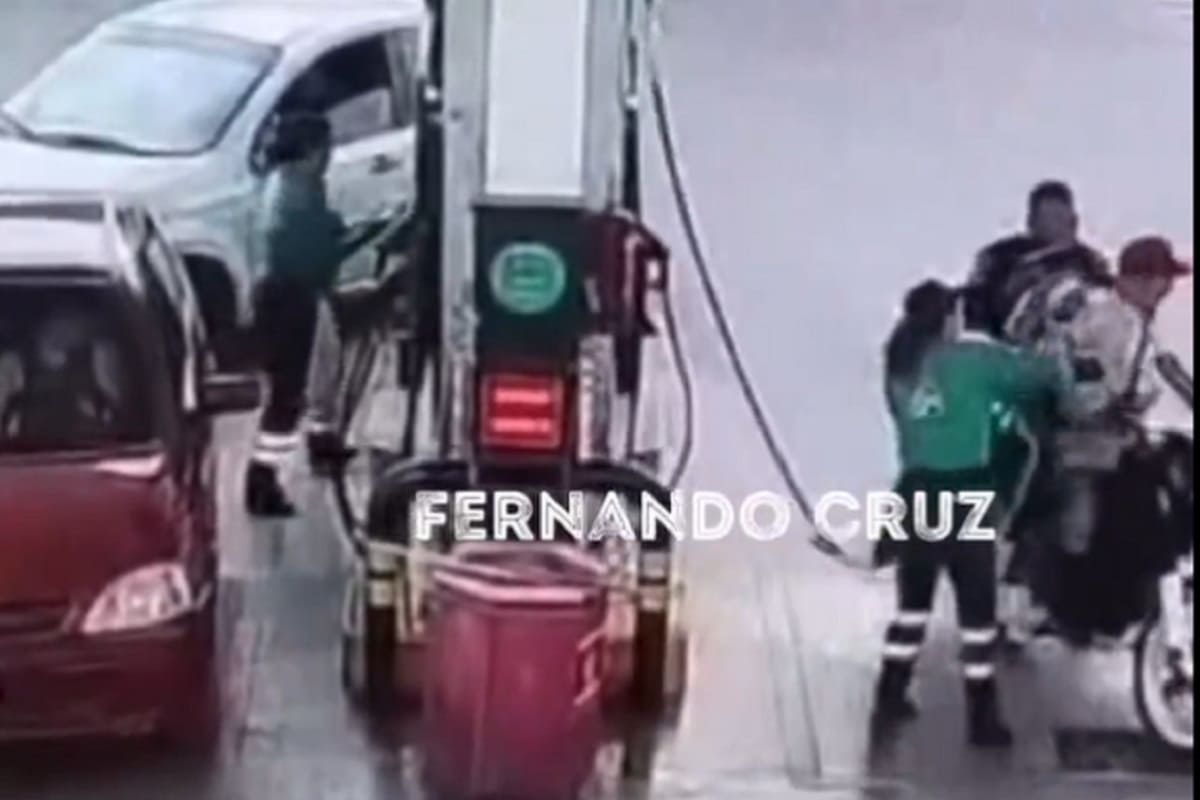 VIDEO: Despachadora de gasolinera evita asalto y baña de combustible a los ladrones 1 despachadora de gasolinea estado de
