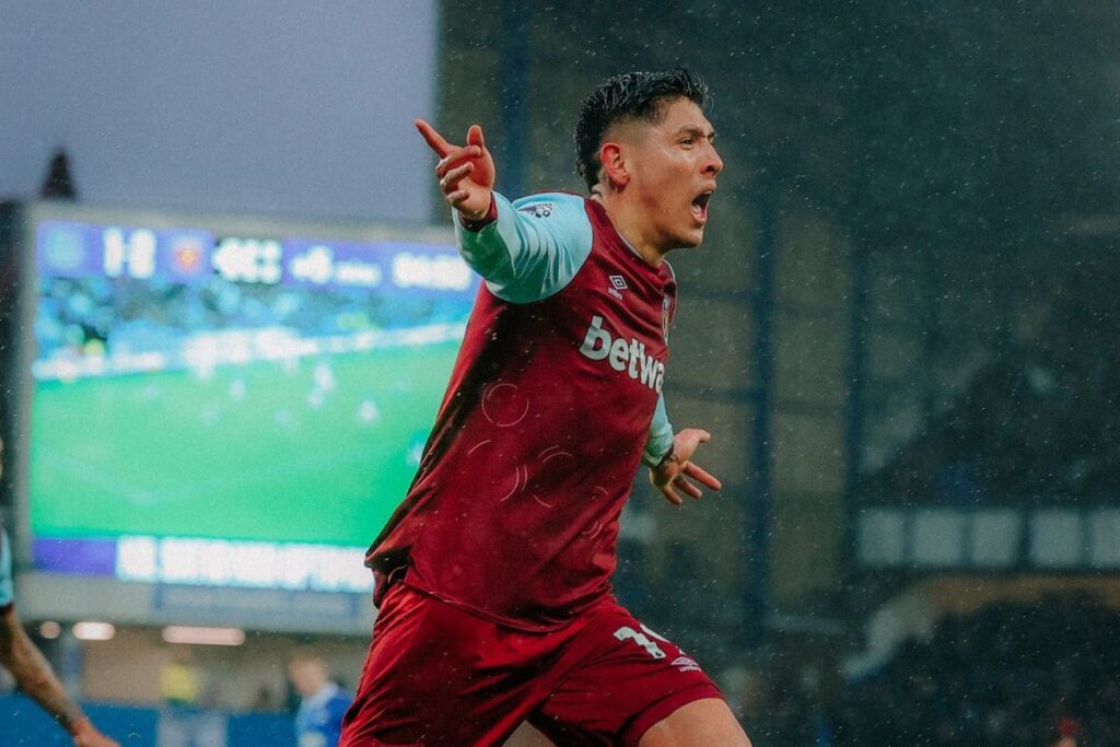 Edson Álvarez anota su primer gol en la Premier League