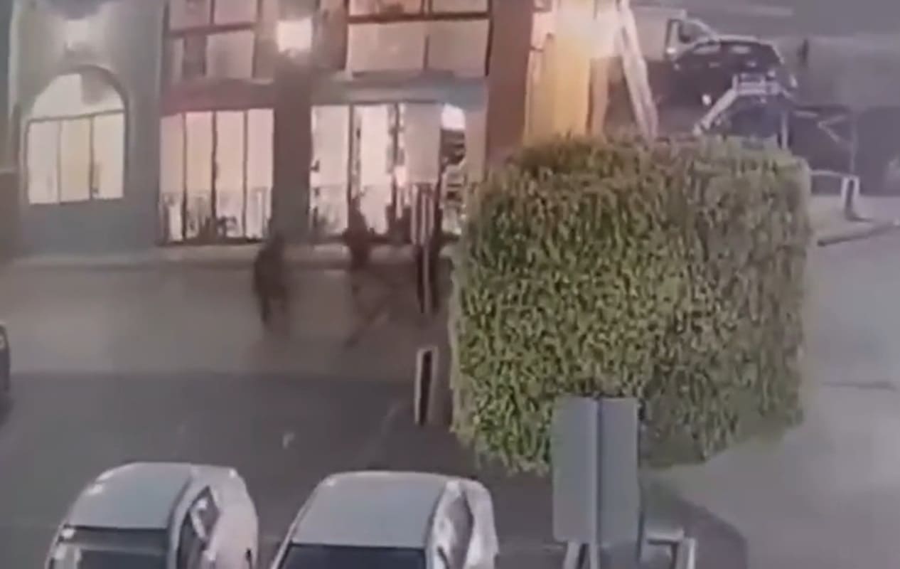 VIDEO: Revelan el momento en el que ejecutaron al policía Adán M. en Periplaza 1 video ejecución en Periplaza puebla