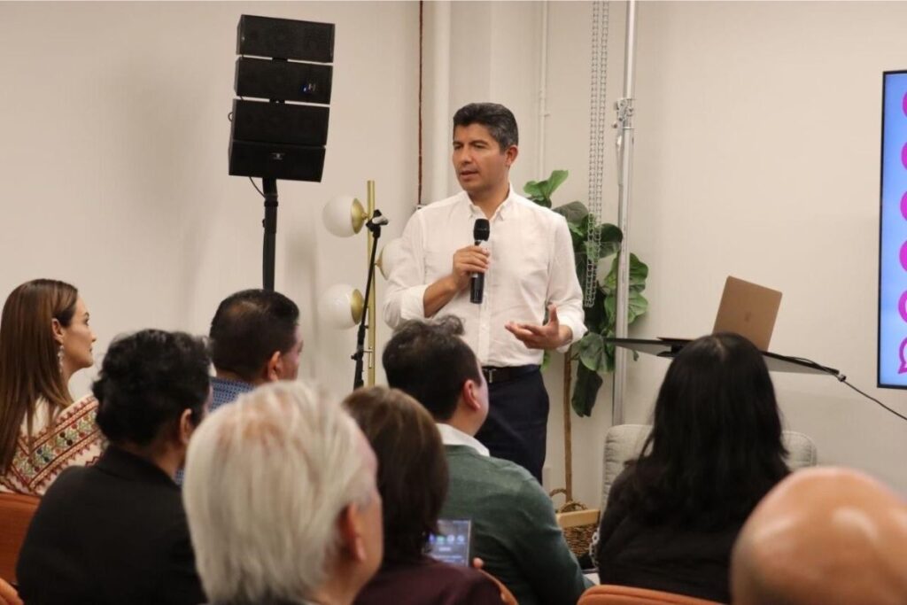 piden a Lalo Rivera trabajar por familias migrantes poblanas