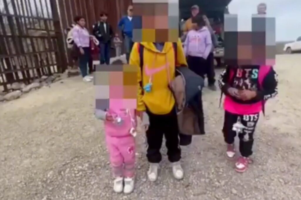 niños poblanos se reunen con su mamá en Nueva Jersey