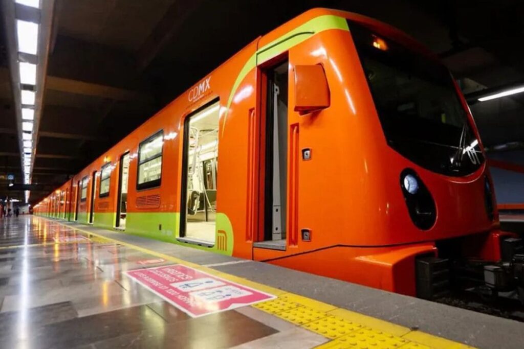 pareja teniendo sexo en Metro CDMX