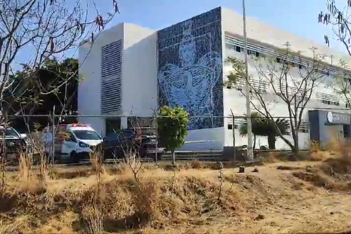 Estudiante de la preparatoria Simón Bolivar de la BUAP fallece en los pasillos de la escuela 1 Estudiante de la preparatoria Simón Bolivar de la BUAP fallece en los pasillos de la escuela