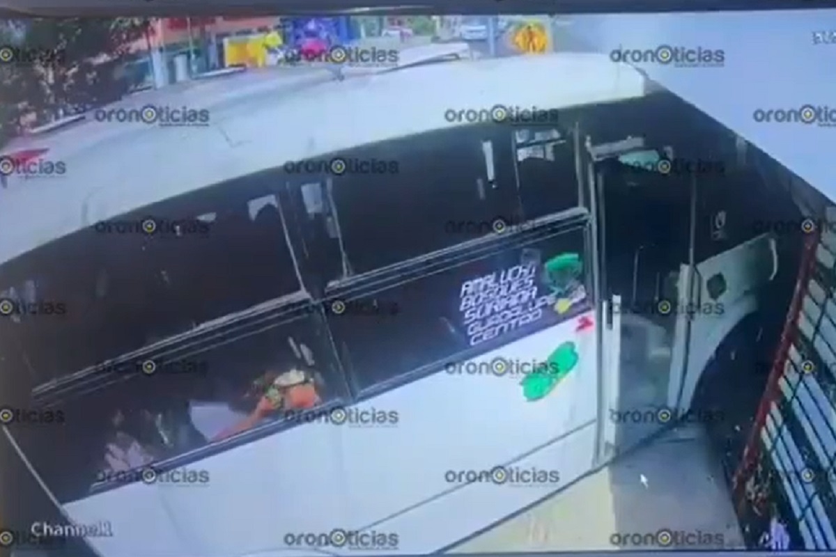 VIDEO: Ruta 68 choca y se mete en una casa en el bulevar Xonaca 1 ruta 68 choque xonaca puebla