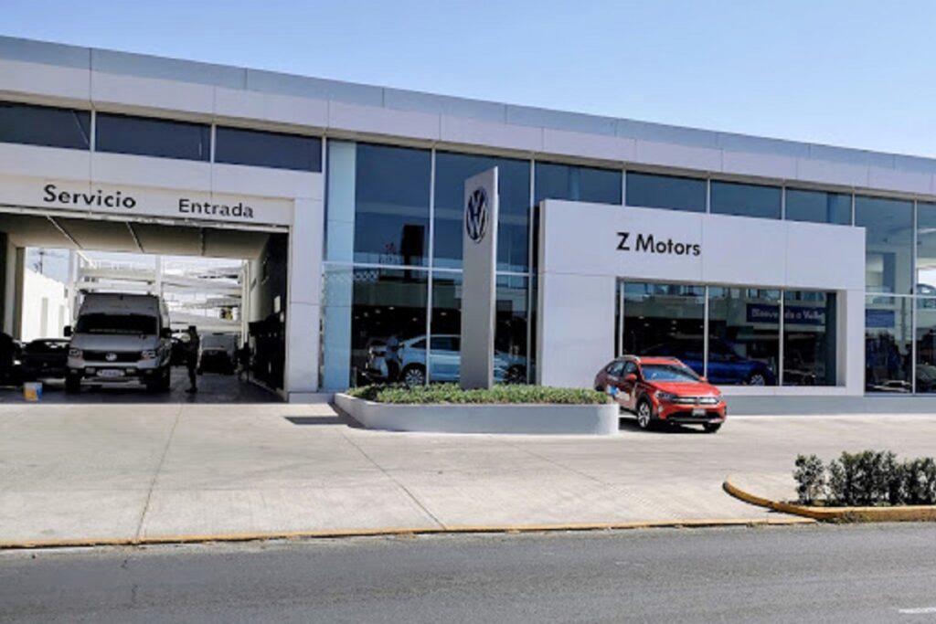 Clientes de Z. Motors de Cholula acusa a empleado de usar su camioneta