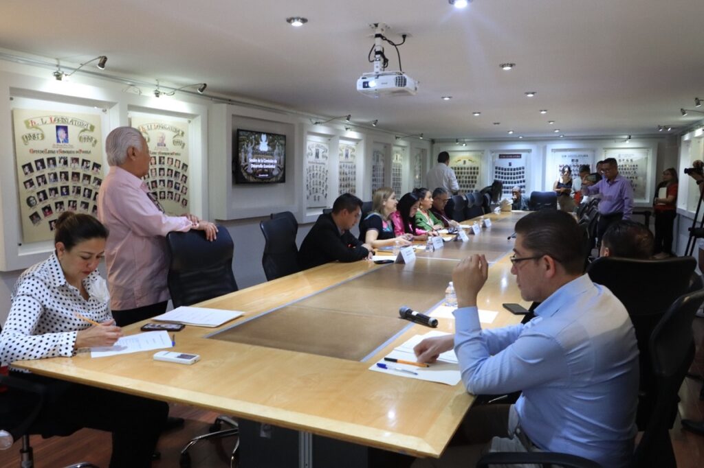 En Comisión del Congreso avalan exhorto para que municipios simplifiquen trámites de licencias para las Mipymes