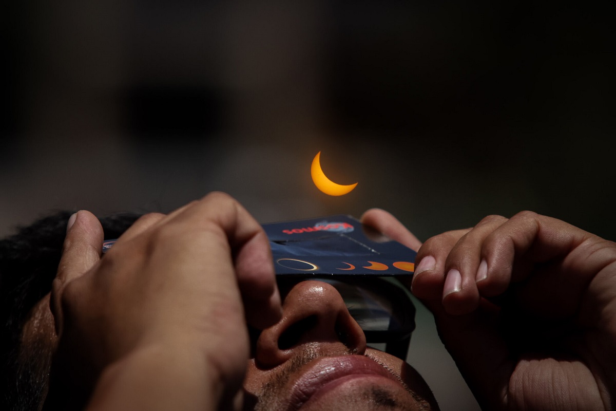FOTOS/VIDEOS: Así viven los poblanos el eclipse solar 2024 1 FOTOS/VIDEOS: Así viven los poblanos el eclipse total de Sol