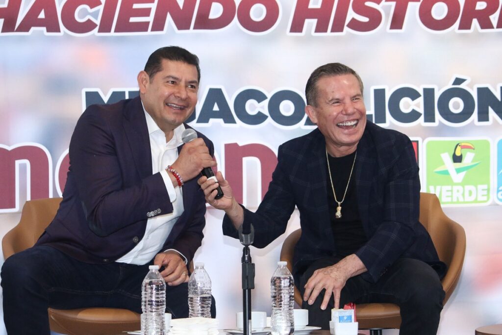 Julio César Chávez respalda a Armenta; promete combatir adicciones y promover el boxeo en Puebla