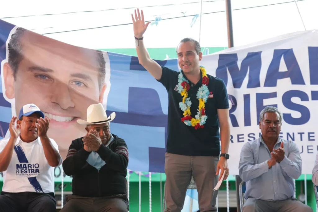 Mario Riestra reunion vecinos Xonacatepec 4