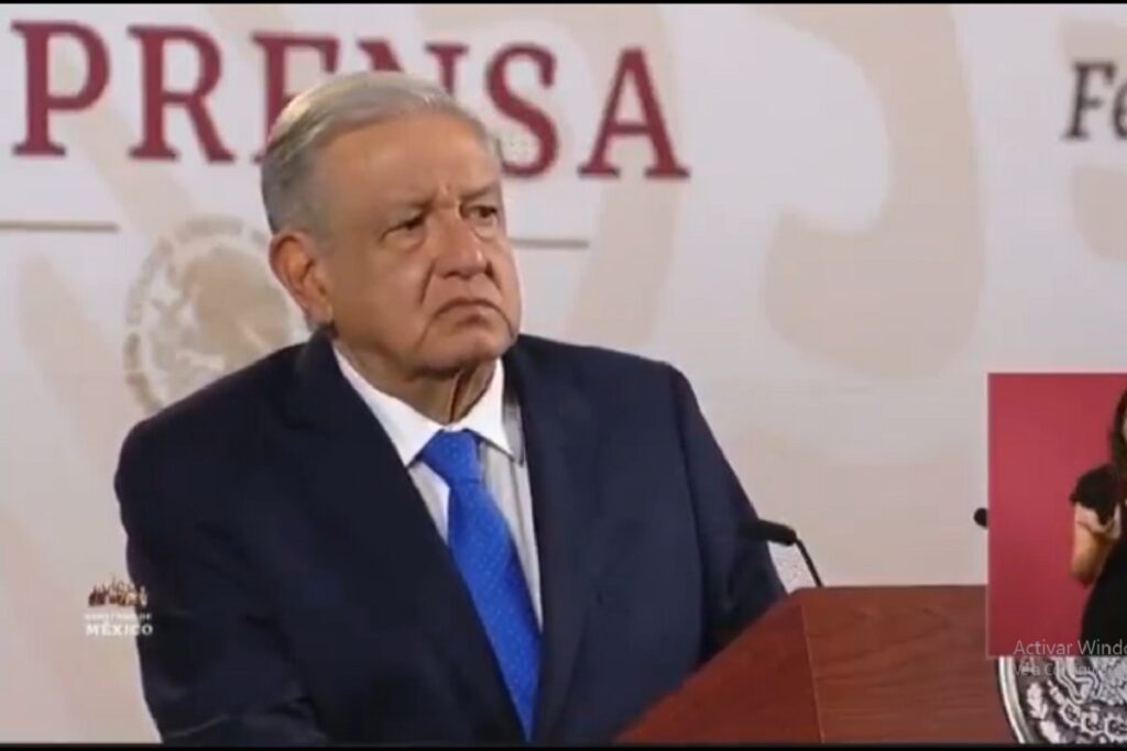 No puedo hablar del tema, dice AMLO sobre la entrega de tinacos azules en Puebla