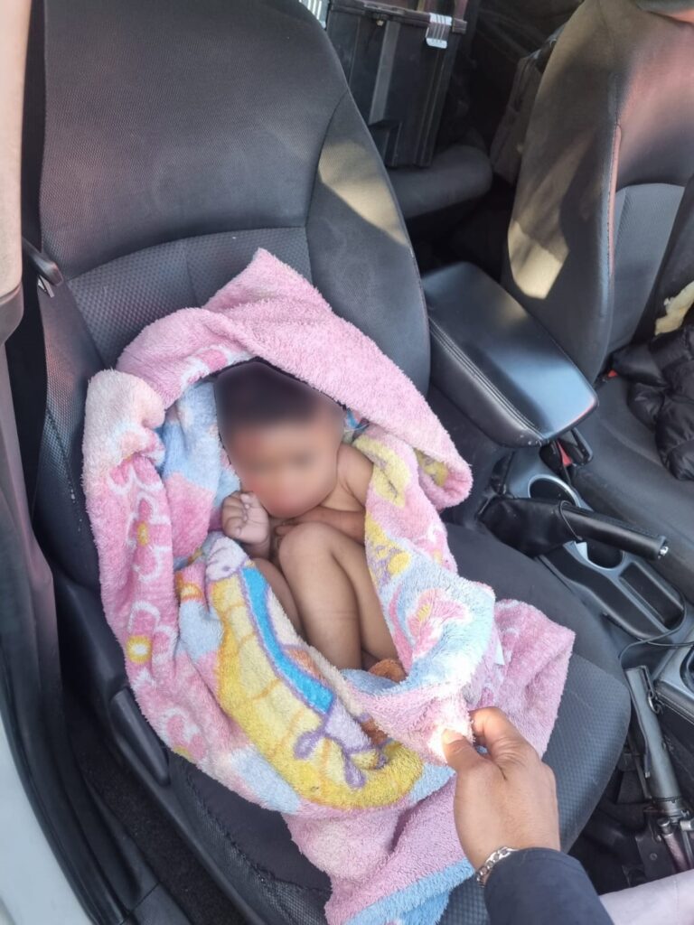 Rescatan a menor de dos años abandonado dentro de una maleta en La Loma 