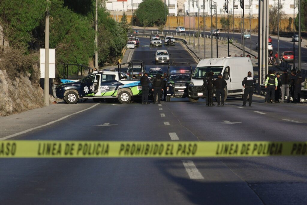 “El Tiburón” se encuentra entre los decapitados que dejaron en el Periférico Ecológico de Puebla 6 “El Tiburón” se encuentra entre los decapitados que dejaron en el Periférico Ecológico de Puebla