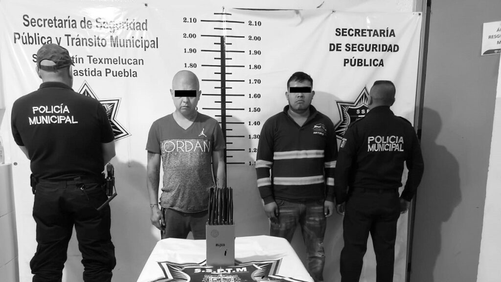 Seguridad pública de san martín texmelucan, logró la captura de dos masculinos por robo de tractocamión y ataques a las vías de comunicación