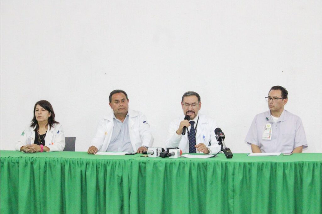 abasto de medicinas en Hospital del Niño Poblano