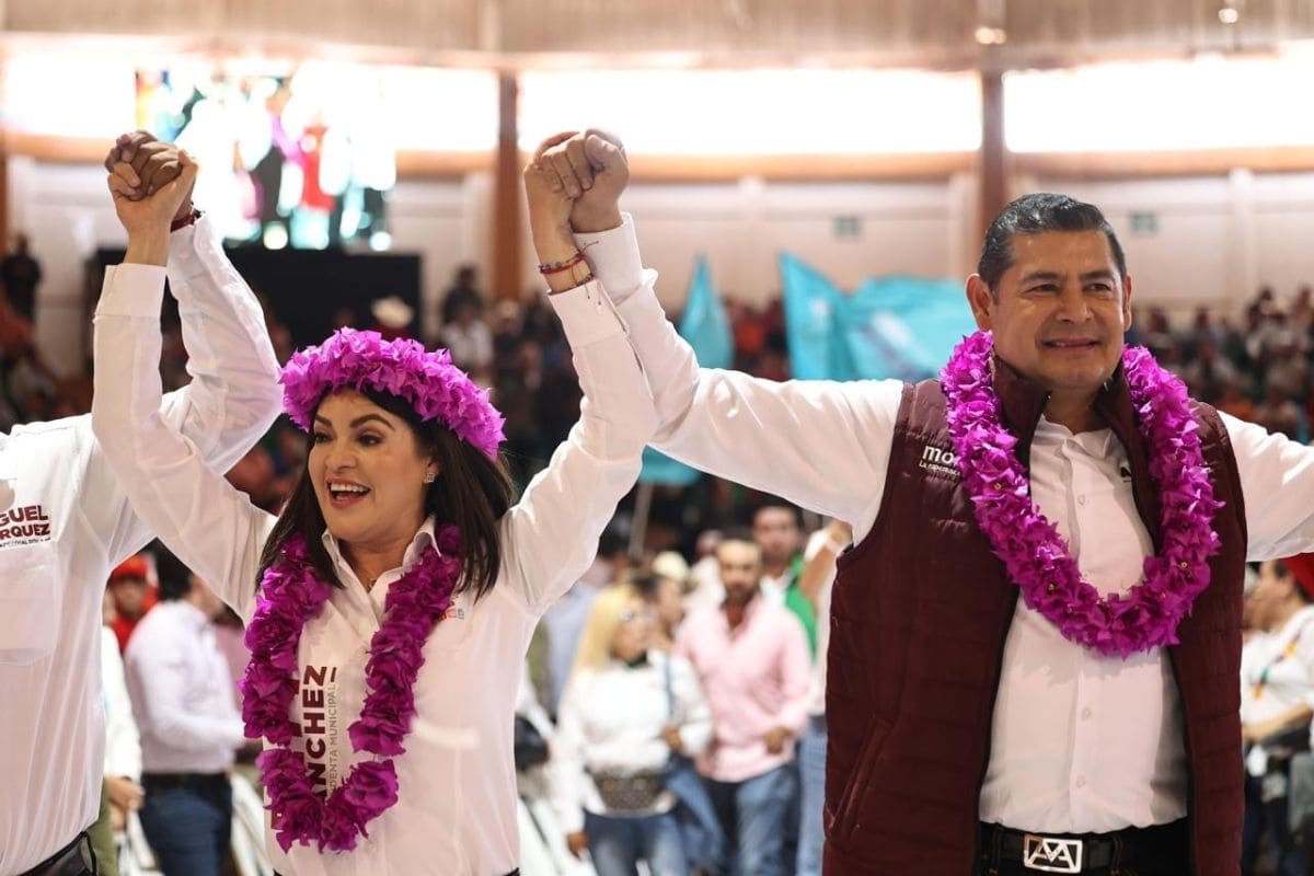 Armenta y Bety Sánchez desbordan polideportivo en Zacatlán; el mejor evento del fin de semana 1 Alejandro Armenta en Zacatlán