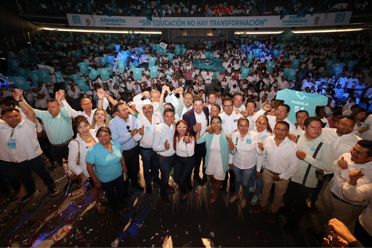 El magisterio estatal, fuerza estratégica para la transformación social: Armenta 1 Alejandro Armenta con el magisterio poblano