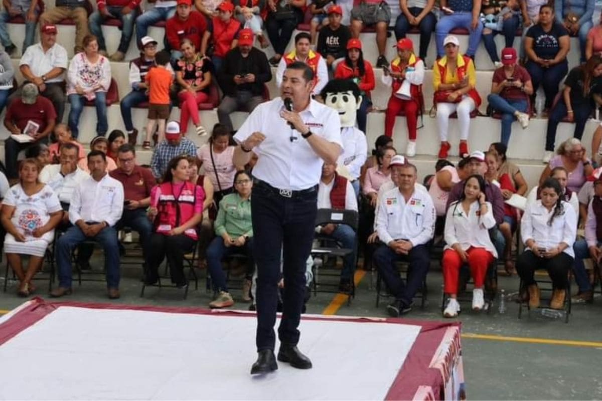 Pide Armenta que se denuncie al Ayuntamiento de Puebla por entrega de tinacos 1 Alejandro Armenta pide denunciar al ayuntamiento