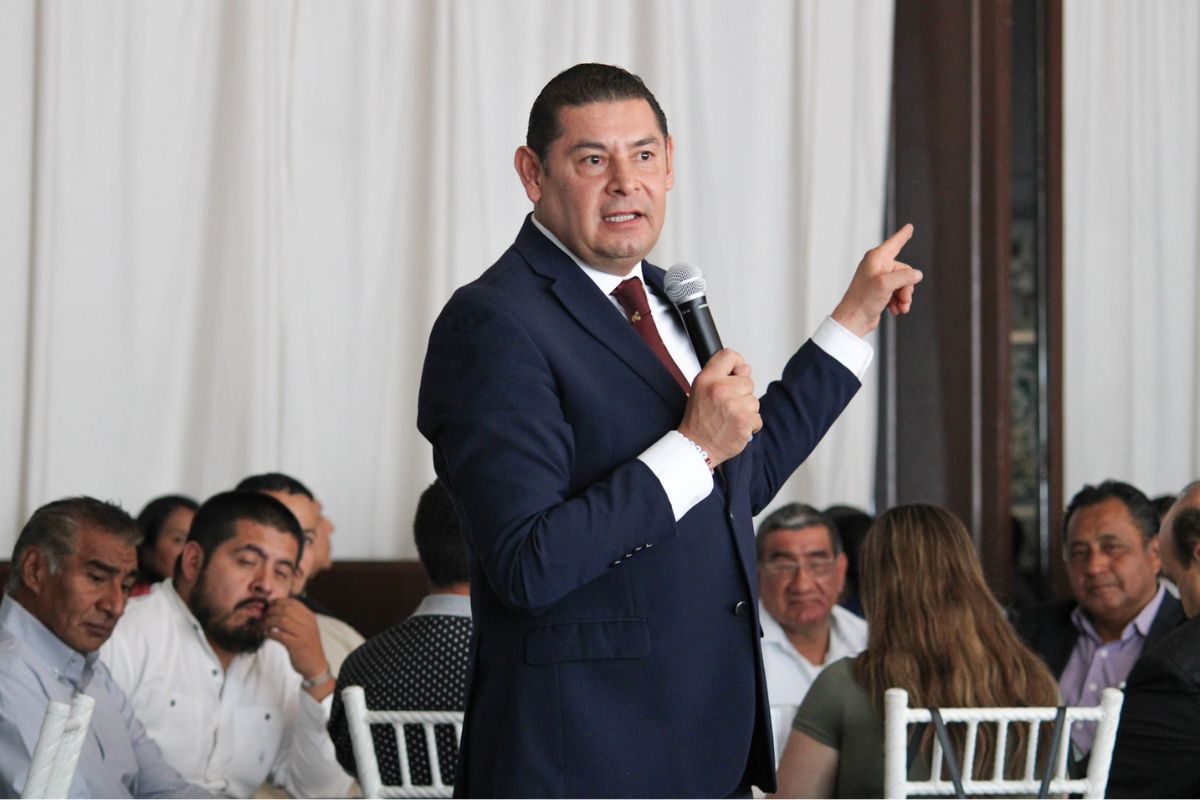 Tomen los que les dan, pero voten por Morena: Armenta ante entrega de tinacos 1 Alejandro Armenta sobre entrega de tinacos