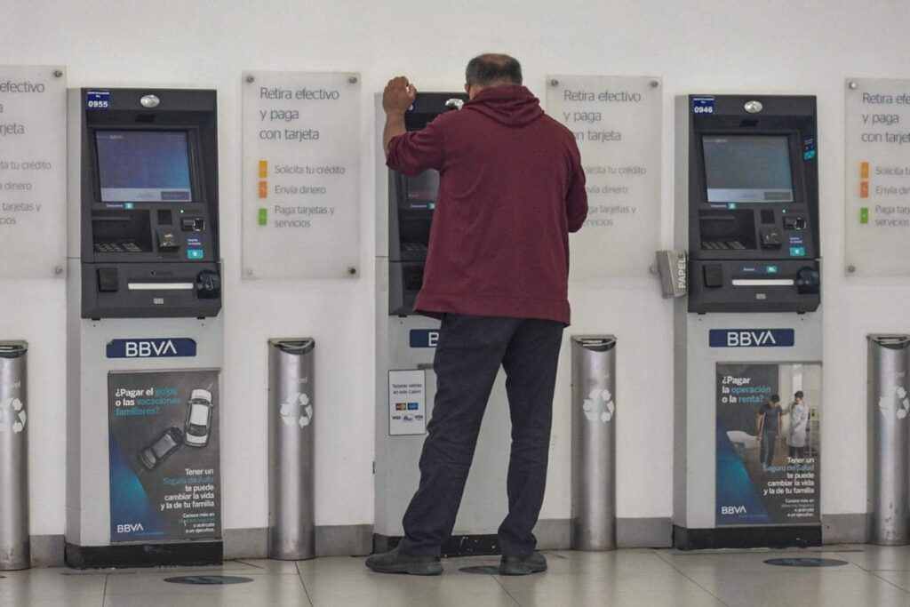 banco no abrirán el 1 de mayo