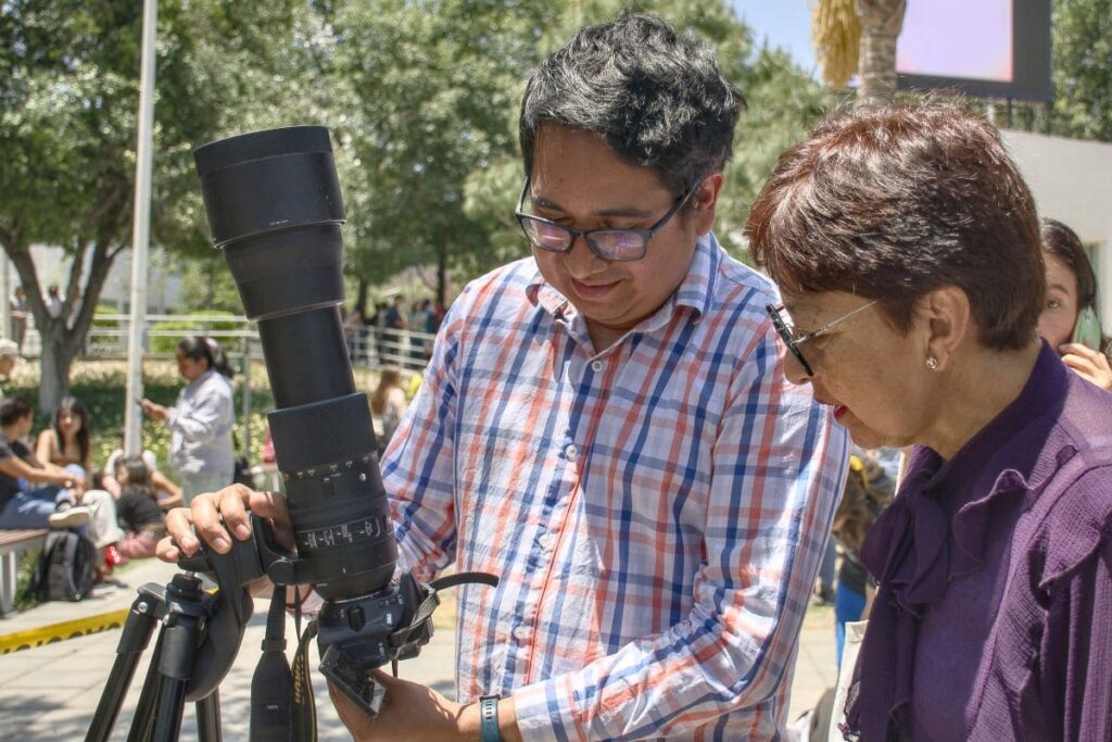 BUAP instala telescopios para vereclipse solar 2024