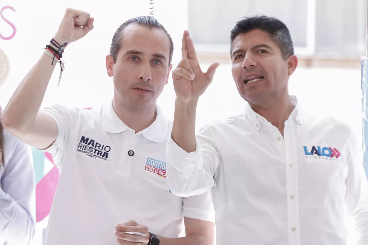 Candidatos del PAN denunciarán al IMSS por dar pan con hongos a pacientes en La Margarita 1 candidatos Eduardo Rivera y Mario Riestra con vecinos de la margarita 2