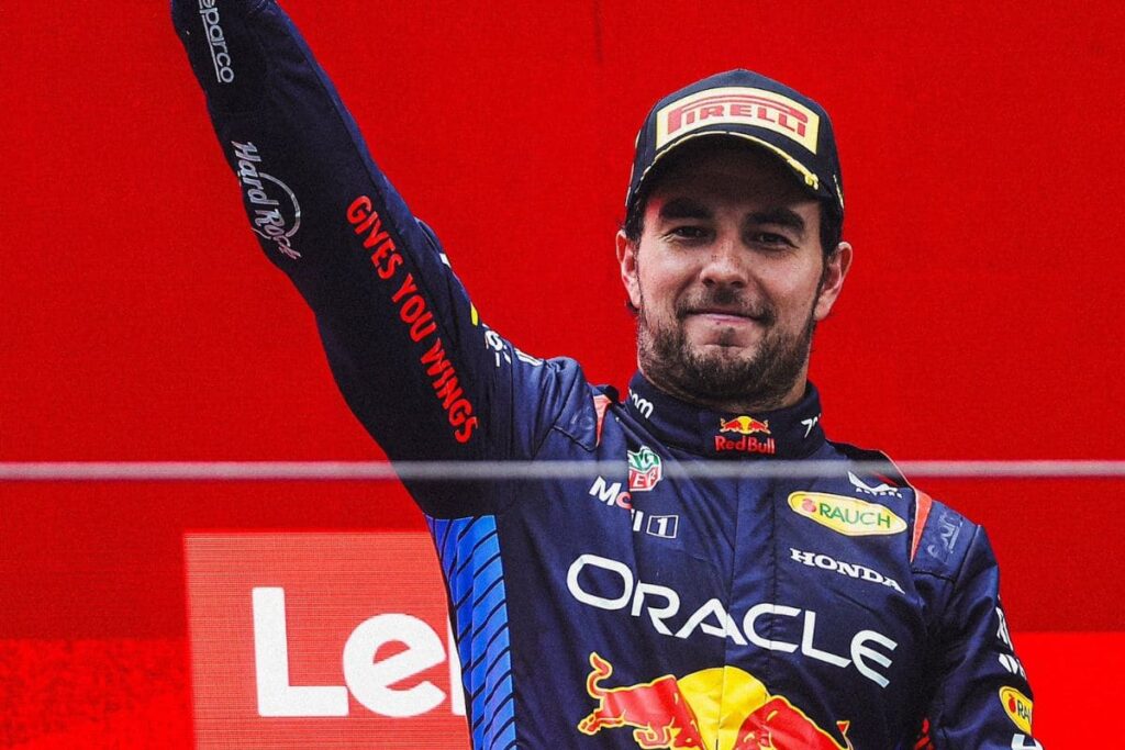 Checo Pérez cambia de look