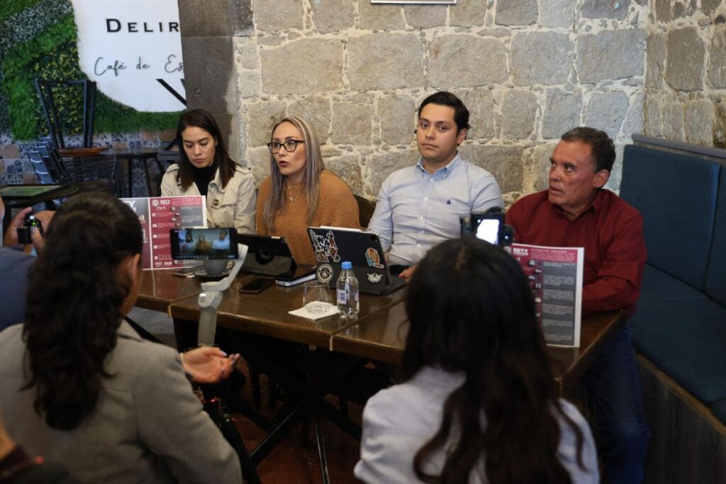 Claudia Sheinbaum con Bety Sánchez en Zacatlán
