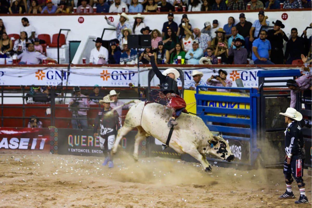 Cuernos Chuecos trae su espectáculo de rodeo a la Feria de Puebla 2024 1 cuernos chuecos en Feria de Puebla 2024