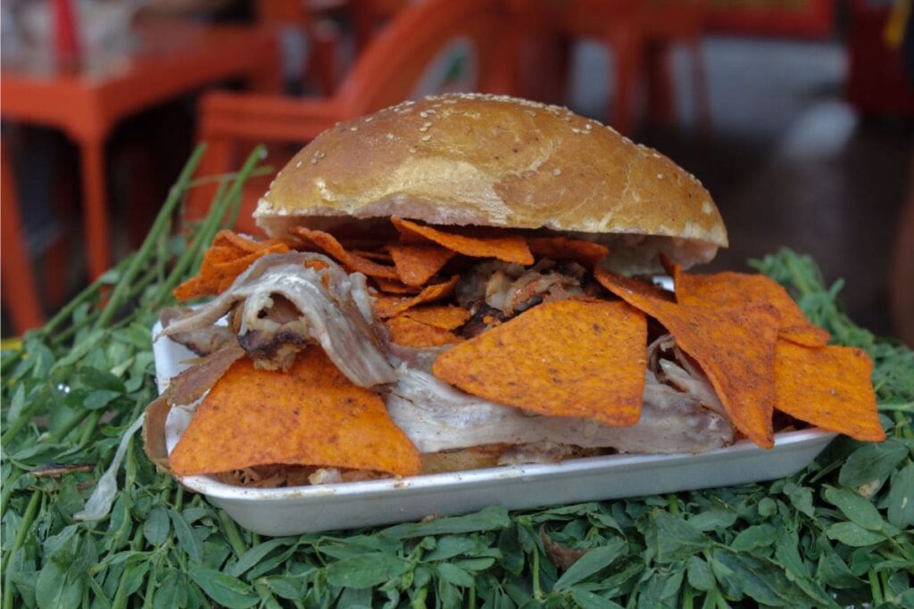 feria de la cemita con doritos