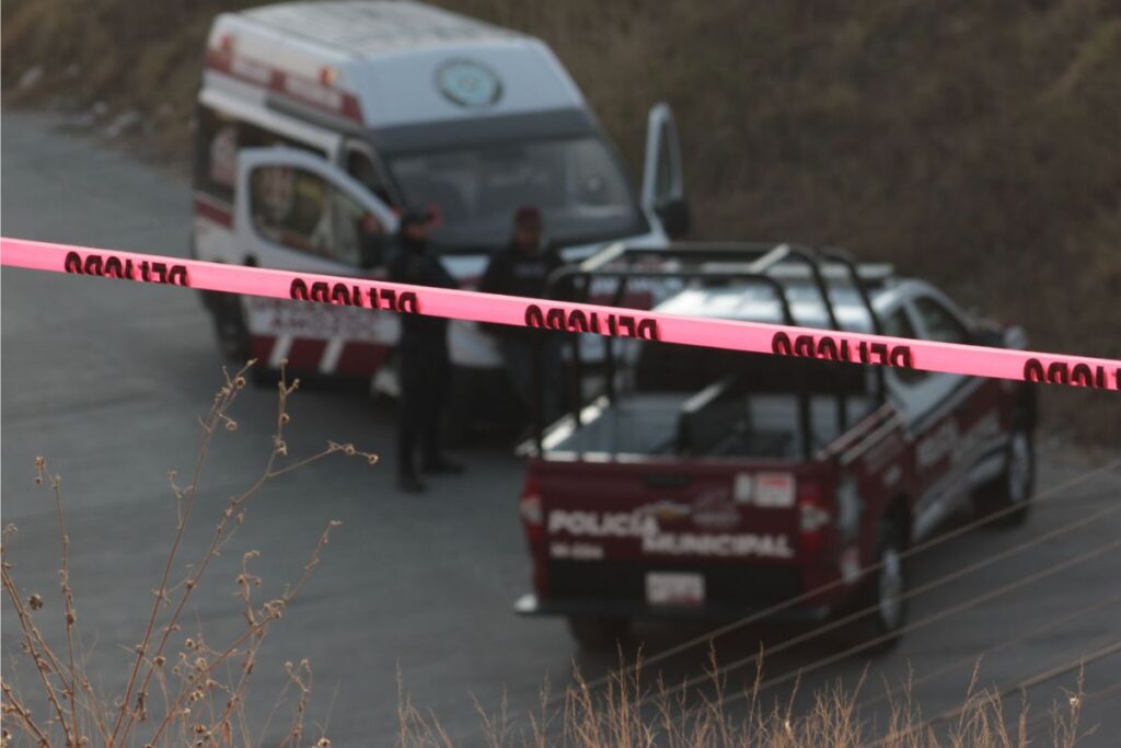 hallan cadáveres con narcomensaje en Cañada Morelos