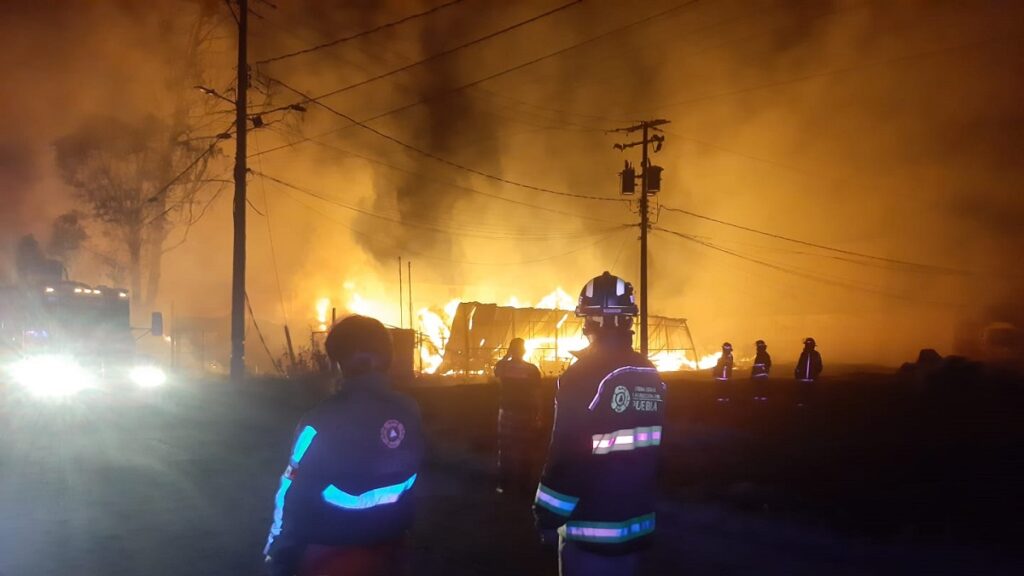 controlan incendio en la subestación de CFE en Almecatla