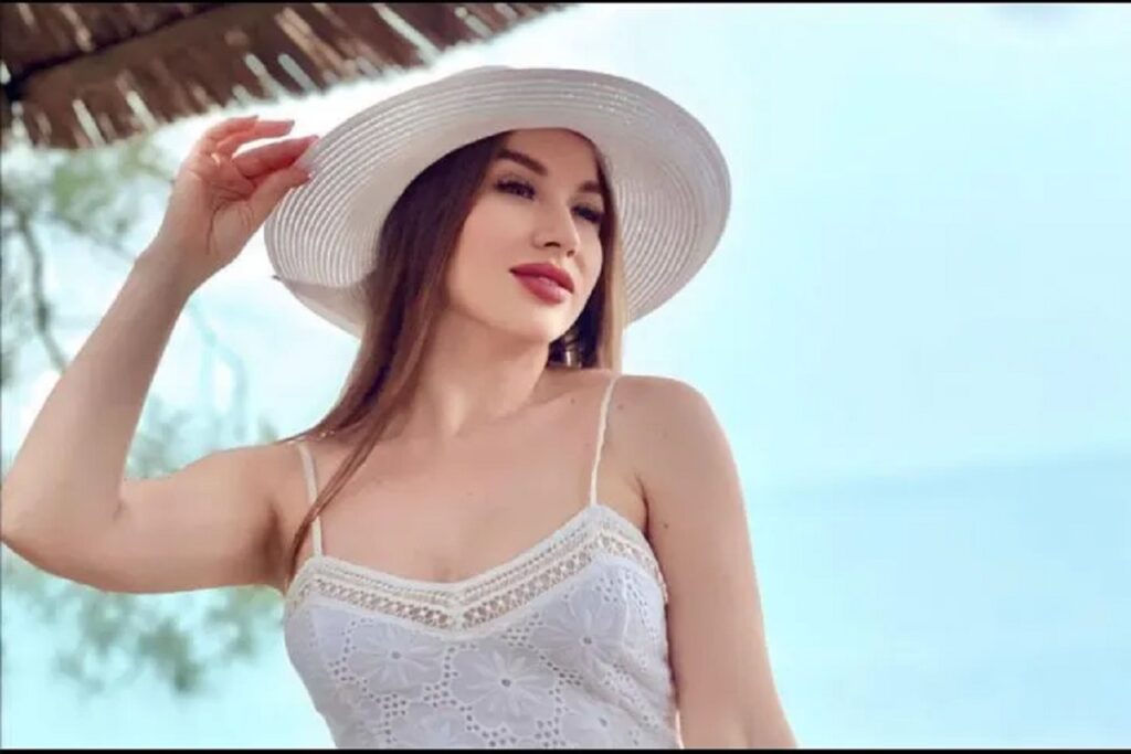 Influencer rusa muere al caer de un mirador por tomarse una selfie