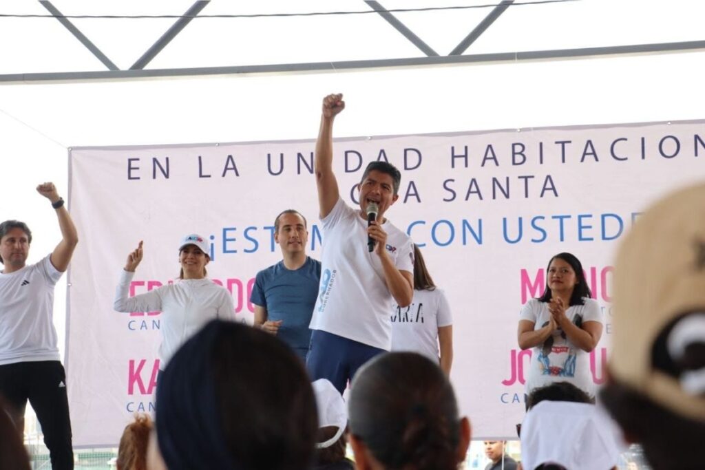 Lalo Rivera promete regular el uso de agua para empresas y minas en Zacatlán 10 Lalo Rivera anuncia tarjeta de salud