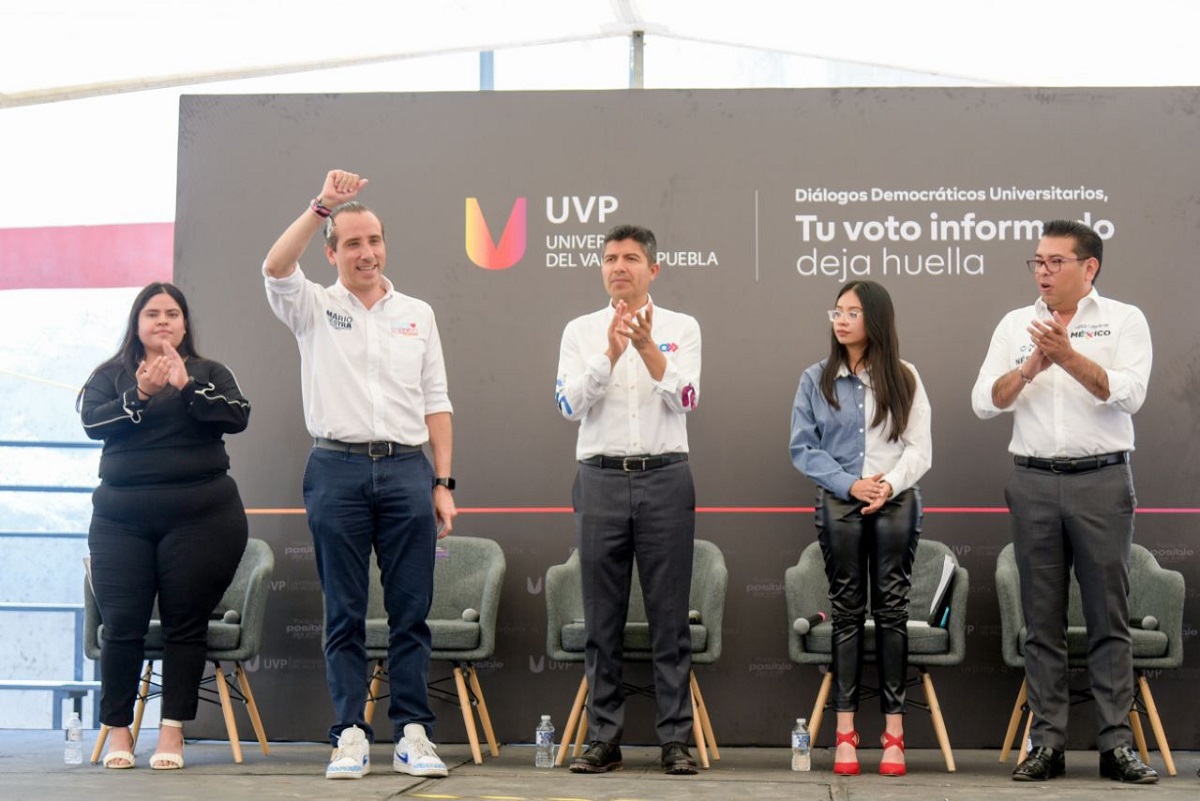 Mario Riestra anuncia proyectos de desarrollo y seguridad para universitarios 1 mario riestra reunion UVP