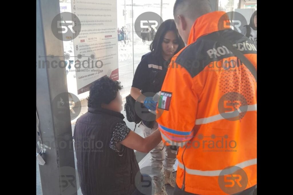 puerta del RUTA Línea 3 en Puebla amputa dedo a mujer