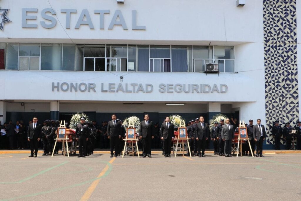 Sergio Salomón encabeza homenaje a policías