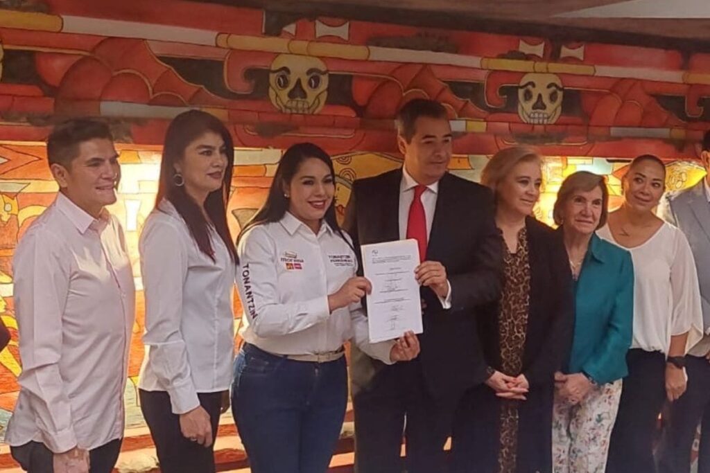 Tonantzin Fernández y COE firman convenio