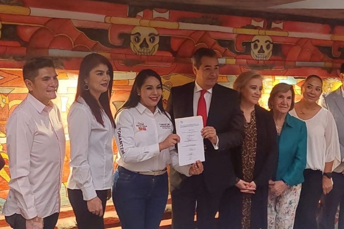 Firman convenio de colaboración Tonantzin Fernández y el COE 1 Tonantzin Fernández y COE firman convenio
