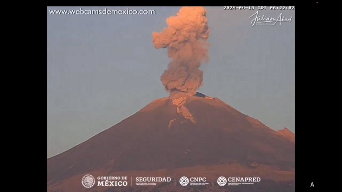VIDEO: Así se ve la enorme fumarola que expulsó el Popocatépetl esta mañana 1 popocatépetl