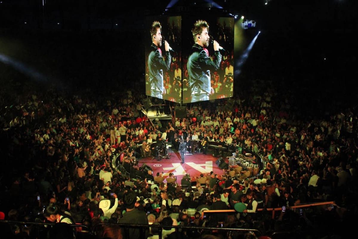 Alejandro Fernandez y Alex Fernandez en el Palenque de Puebla 1