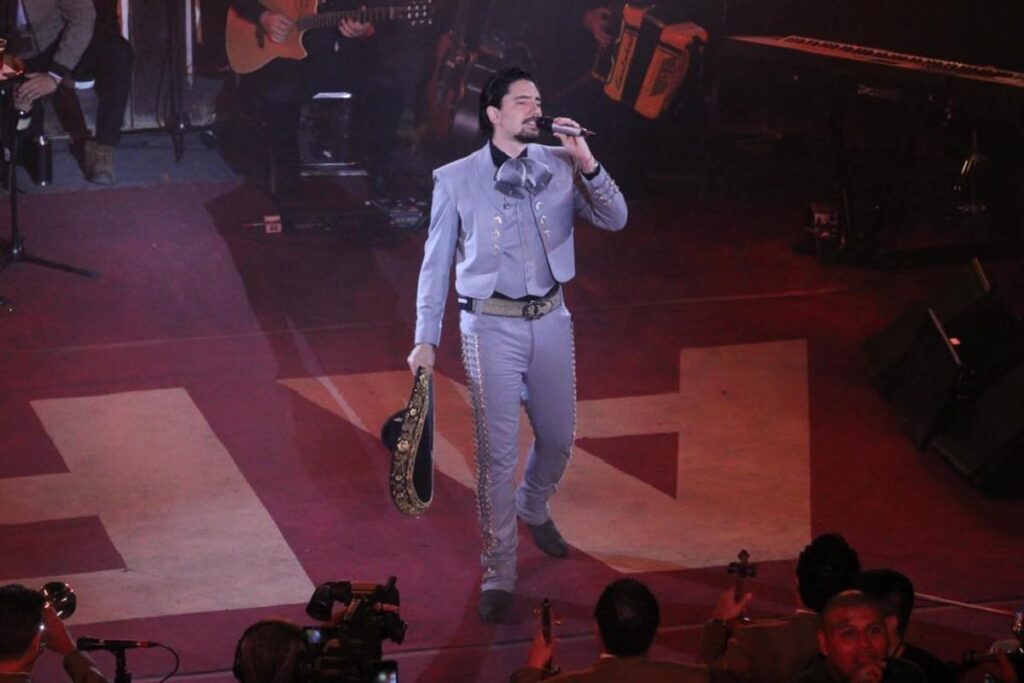 Alejandro Fernandez y Alex Fernandez en el Palenque de Puebla