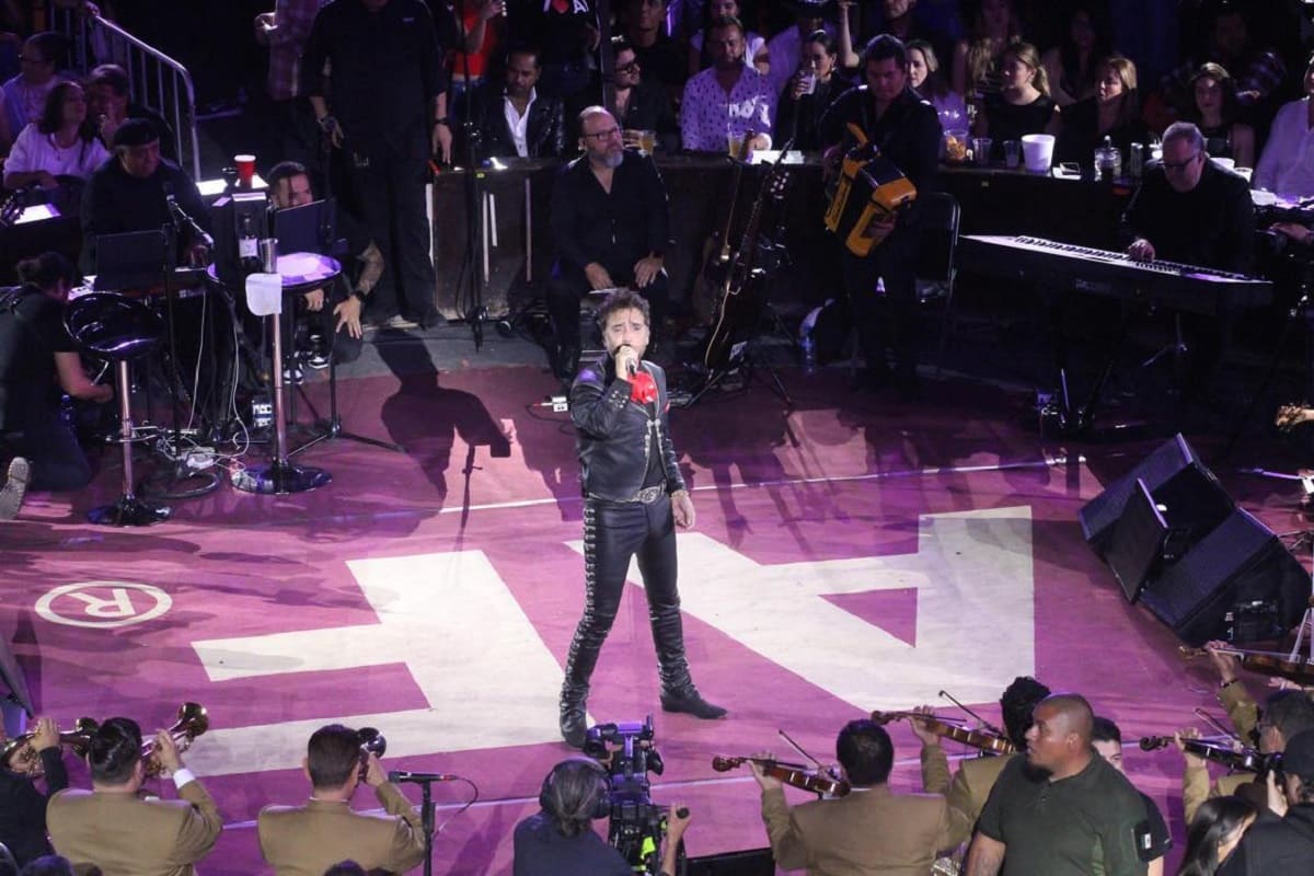 Alejandro Fernandez y Alex Fernandez en el Palenque de Puebla 3