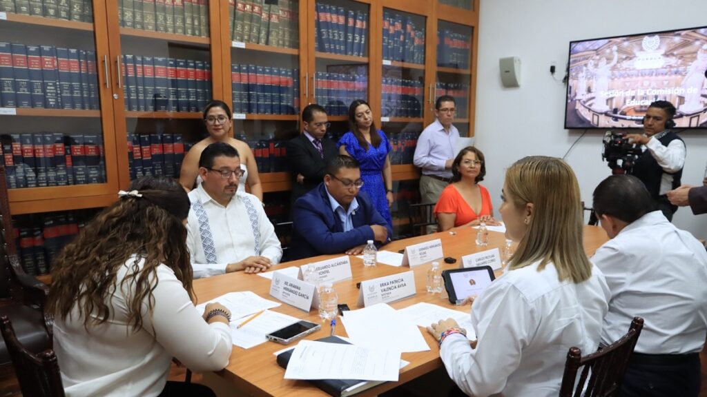 Aprueba Comisión del Congreso acuerdo para uso responsable de dispositivos móviles en escuelas