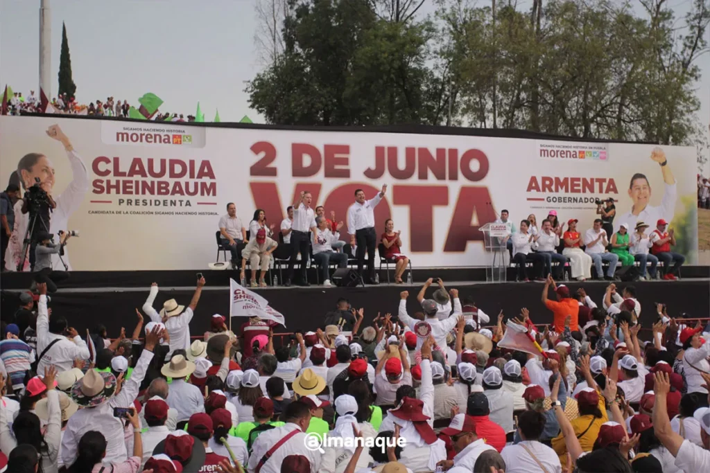 Como AMLO hace seis años, Armenta augura triunfo de Claudia Sheinbaum en Plaza de la Victoria de Puebla 20 Arlejandro Armenta Claudia Sheinbaum Pepe Chedraui cierre de campana plaza civica Puebla 1