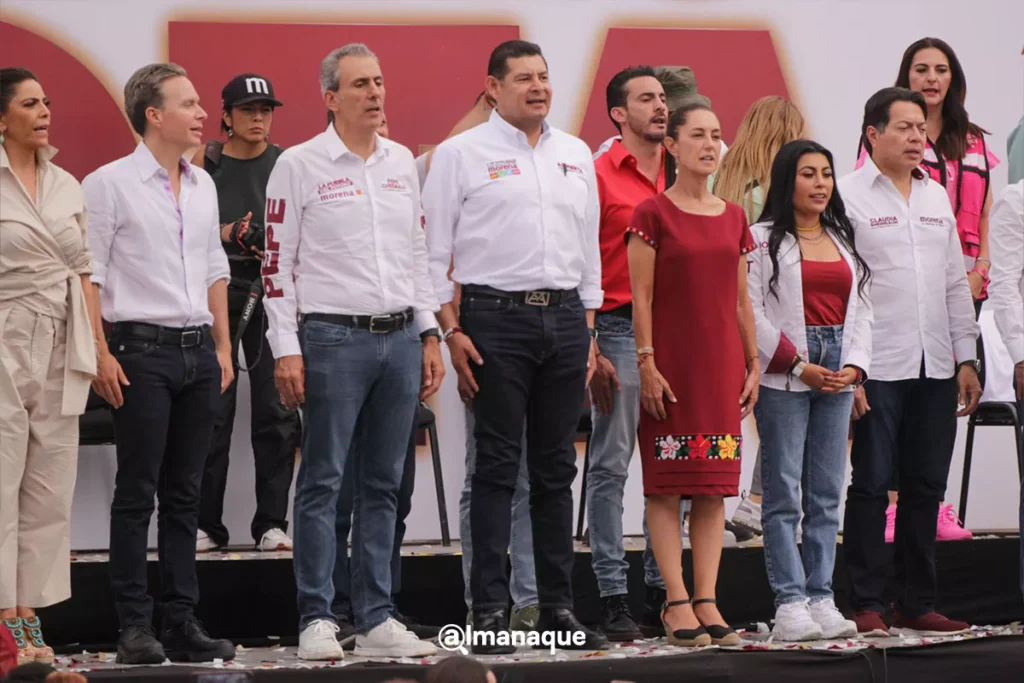 Arlejandro Armenta Claudia Sheinbaum Pepe Chedraui cierre de campana plaza civica Puebla 14